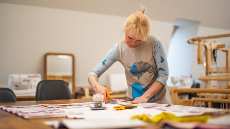 Peipsikaup apģērbu meistares Nati Asi studija