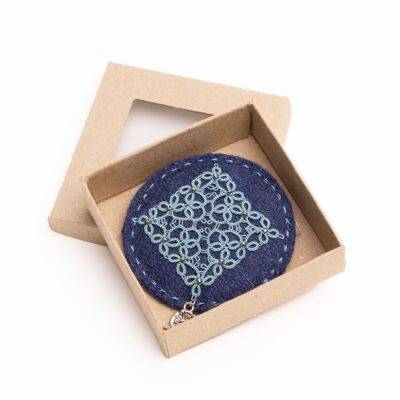 Peipsikaup meister Karin Otsus pross süstikpitsiga